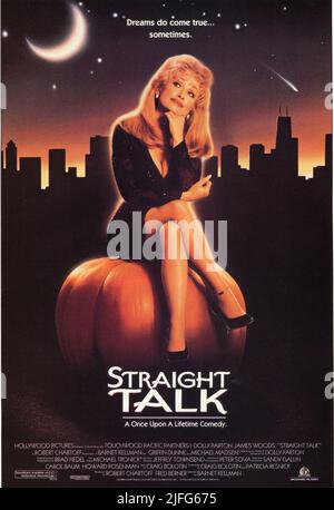 DOLLY PARTON in STRAIGHT TALK (1992), directed by BARNET KELLMAN. Credit: HOLLYWOOD PICTURES / Album Stock Photo