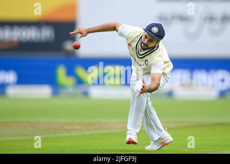 Dropped catch hi-res stock photography and images - Alamy