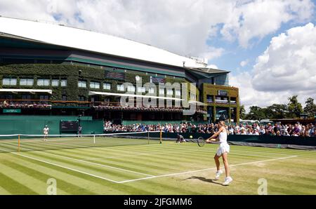 Hannah Klugman in action during her Girls Singles first round match during day seven of the 2022 Wimbledon Championships at the All England Lawn Tennis and Croquet Club, Wimbledon. Picture date: Sunday July 3, 2022. Stock Photo