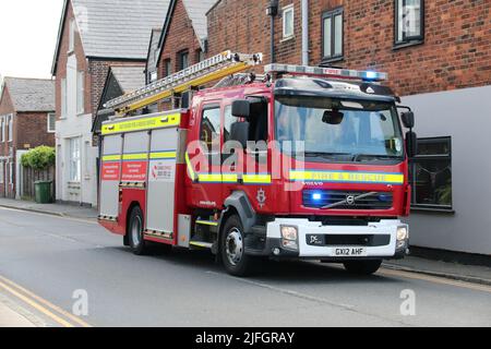 A VOLVO FIRE TRUCK OF EAST SUSSEX FIRE & RESCUE SERVICE ON AN EMERGENCY 999 CALL IN RYE WITH BLUE LIGHTS FLASHING Stock Photo