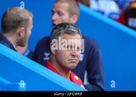 Warrington, UK. 03rd July, 2022. Paul Rowley Head Coach of Salford Red Devils looks on during the pre match warm up in Warrington, United Kingdom on 7/3/2022. (Photo by James Heaton/News Images/Sipa USA) Credit: Sipa USA/Alamy Live News Stock Photo