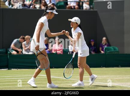 Japan's Shuko Aoyama and Chinese Taipei's Hao-Ching Chan in action against USA's Alison Riske-Amritaj and Coco Vandeweghe during day seven of the 2022 Wimbledon Championships at the All England Lawn Tennis and Croquet Club, Wimbledon. Picture date: Sunday July 3, 2022. Stock Photo