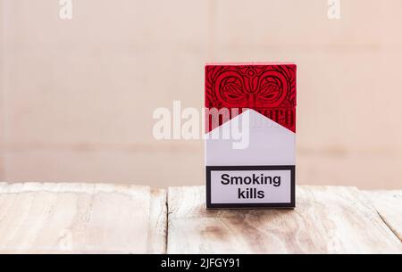 how to use italian cigarette machine Cigarette dispenser machine hi-res stock photography and images