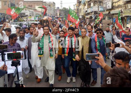 Traders and supporters of Pakistan Tehreek e Insaf (PTI) hold anti-goverment rally against price hike of petroleum and other products at Anarkali Chowk in Lahore, Pakistan, on July 2, 2022. (Photo by Rana Sajid Hussain/Pacific Press/Sipa USA) Stock Photo