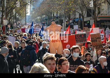 Melbourne, Australia. 2nd July, 2022. Solidarity protest for abortion rights, against the overturning of Roe V. Wade by the American Supreme Court. Credit: Jay Kogler/Alamy Live News Stock Photo