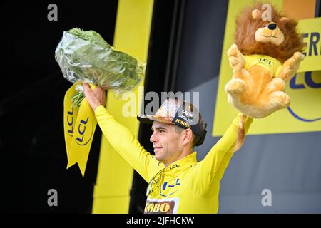 Vejle to Sonderborg, Denmark. 3rd July, 2022. Belgian Wout Van Aert of Jumbo-Visma celebrates on the podium of stage three of the Tour de France cycling race, 182km from Vejle to Sonderborg, Denmark on Sunday 03 July 2022. This year's Tour de France takes place from 01 to 24 July 2022 and starts with three stages in Denmark. BELGA PHOTO DAVID STOCKMAN Credit: Belga News Agency/Alamy Live News Stock Photo