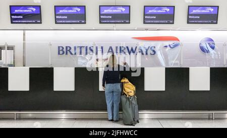 A woman inquires at a near-empty British Airways counter at London Heathrow Terminal 3.  Image shot on 25th June 2022.  © Belinda Jiao   jiao.bilin@gm Stock Photo