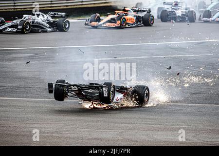 Silverstone, UK. 3rd July, 2022. Crash of #24 Guanyu Zhou (CHN, Alfa Romeo F1 Team ORLEN) at the start, F1 Grand Prix of Great Britain at Silverstone Circuit on July 3, 2022 in Silverstone, United Kingdom. (Photo by HIGH TWO) Credit: dpa/Alamy Live News Stock Photo