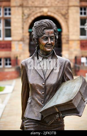 Sculptor Sam Holland’s bronze statue of former Blackburn MP Barbara Castle, Jubilee Square in Blackburn. Stock Photo