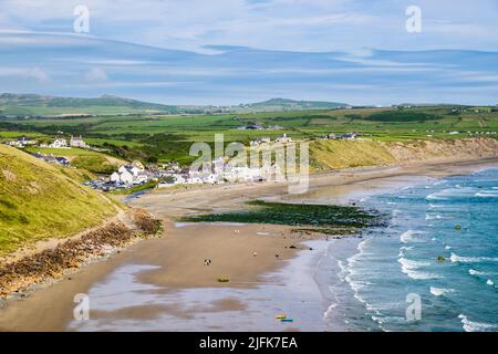 View to beach at Aberdaron seaside village on the Llyn Peninsula / Pen Llyn, Gwynedd, North Wales, UK, Britain Stock Photo