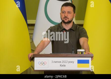 Non Exclusive: KYIV, UKRAINE - JULY 03, 2022 - President of Ukraine Volodymyr Zelenskyy is pictured during a joint briefing with President of the Inte Stock Photo