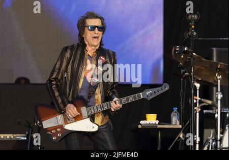 LONDON, UK. 3 July 2022:  Ronnie Wood of The Rolling Stones perform at American Express present BST Hyde Park in London, England. Credit: S.A.M./Alamy Live News Stock Photo