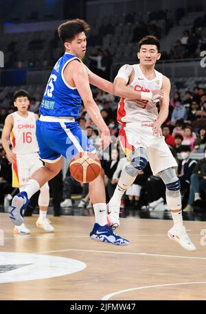 Melbourne, Australia. 4th July, 2022. Sun Minghui (R) of China passes the ball during a Group B match between China and Chinese Taipei of the FIBA World Cup Asian qualifiers, in Melbourne, Australia, July 4, 2022. Credit: Bai Xue/Xinhua/Alamy Live News Stock Photo