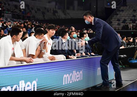 Melbourne, Australia. 4th July, 2022. Du Feng (1st R), coach of China, instructs players during a Group B match between China and Chinese Taipei of the FIBA World Cup Asian qualifiers, in Melbourne, Australia, July 4, 2022. Credit: Bai Xue/Xinhua/Alamy Live News Stock Photo