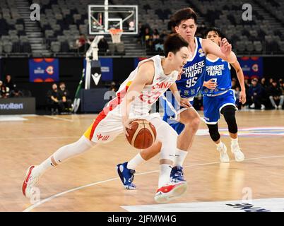 Melbourne, Australia. 4th July, 2022. Hu Mingxuan (L) of China competes during a Group B match between China and Chinese Taipei of the FIBA World Cup Asian qualifiers, in Melbourne, Australia, July 4, 2022. Credit: Bai Xue/Xinhua/Alamy Live News Stock Photo