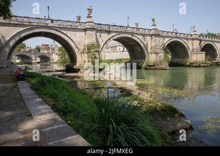 Rome, Italy. 4th July, 2022. View of the Tiber river on a hot summer day (Credit Image: © Matteo Nardone/Pacific Press via ZUMA Press Wire) Stock Photo