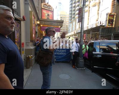 New York, NY, 4th July, 2022. Daniel Craig, of 007 Fame, emerges from New York’s Longacre Theatre and the actor’s resoundingly successful lead appearance in Shakespeare’s Macbeth, shortly coming to the end of that production’s remarkable run on Broadway. Longacre Theatre 228 W 48th St, New York, NY 10036, USA. Credit: ©Julia Mineeva/EGBN TV News/Alamy Live News Stock Photo