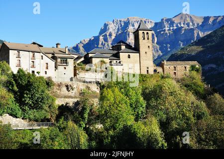 Torla-Ordesa is a municipality in the province of Huesca. It is in the northwest of the Sobrarbe region and is a gateway to the Ordesa y Monte Perdido Stock Photo