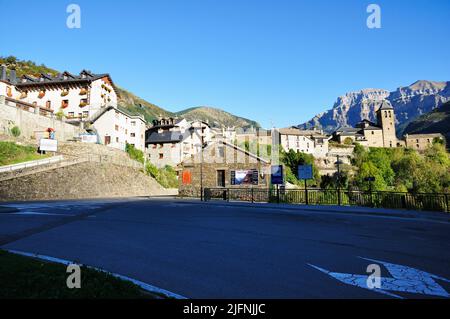 Torla-Ordesa is a municipality in the province of Huesca. It is in the northwest of the Sobrarbe region and is a gateway to the Ordesa y Monte Perdido Stock Photo