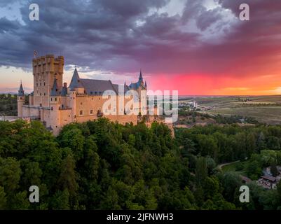 INcredible colorful sunset sky above the Alcazar of Segovia Stock Photo