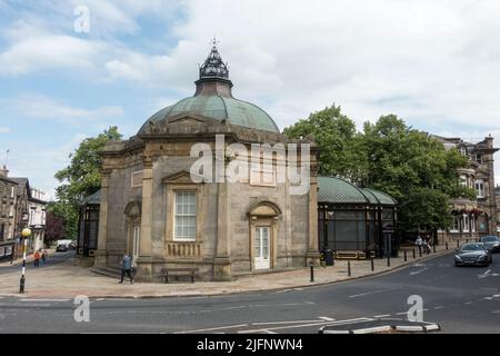 The Royal Pump Room Museum (enscribed 'Arx Celebris Fontibus') on Royal Parade in Harrogate, North Yorkshire, UK. Stock Photo