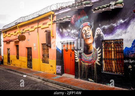 Wand mit Graffiti in La Candelaria in Bogota, Kolumbien Stock Photo