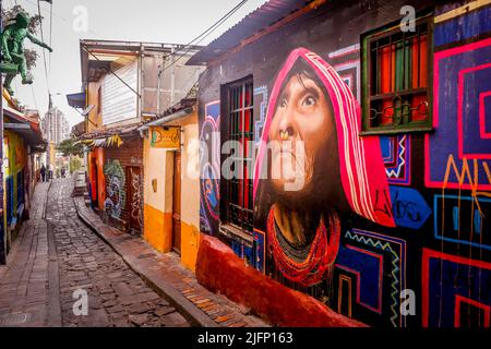 Wand mit Graffiti in La Candelaria in Bogota, Kolumbien Stock Photo