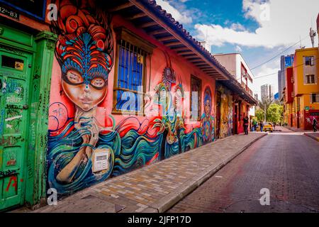 Wand mit Graffiti in La Candelaria in Bogota, Kolumbien Stock Photo