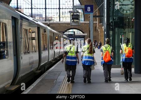 London, UK. 25th June, 2022. Members of the staff on the platform at Kings Cross Railway Station. (Credit Image: © Dinendra Haria/SOPA Images via ZUMA Press Wire) Stock Photo