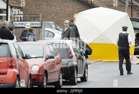 File photo dated 11/12/2015 of police Officers at the scene in Bracknell Close, Wood Green north London after Jermaine Baker died after being shot during an 'intelligence led' police operation. The long-awaited findings of a public inquiry into the fatal police shooting of the unarmed man during a foiled prison break are due to be published on Tuesday. Father-of-two Baker, 28, died when he was shot by a Met marksman known only as W80 near Wood Green Crown Court on December 11 2015. Issue date: Tuesday July 5, 2022. Stock Photo