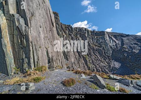 Cliffs formed from slate quarrying in the disused Dinorwic Slate quarry near Llanberis North Wales UK September 2020 Stock Photo