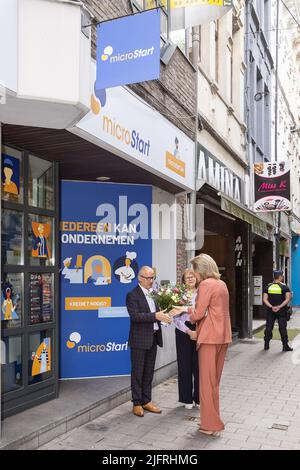 Queen Mathilde of Belgium arrives for a royal visit to the Antwerp branch of MicroStart, in Antwerp, Tuesday 05 July 2022. MicroStart is a microfinance institution that accompanies and grants microloans to (future) entrepreneurs who do not have access to funding from the traditional banking sector. The Queen takes part in two round tables with employees and clients on the social impact of microcredit. BELGA PHOTO JAMES ARTHUR GEKIERE Stock Photo