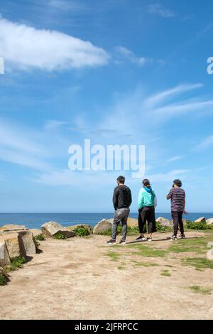 Holidaymakers at Towan Head enjoying the view over Fistral Bay in Newquay in Cornwall in the UK. Stock Photo