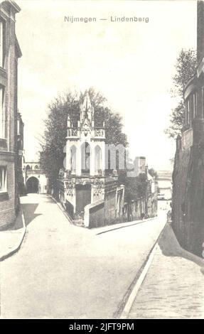 Bat-Bouwe-Zate Castle (Hello Castle), seen in the direction of the Waal Stock Photo