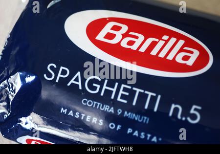 Kyiv, Ukraine - April 24, 2022: Barilla pasta shells Conchiglie Rigate and  spaghetti Bavette n.13 packs closeup on white. Barilla S.p.A. is an Italian  Stock Photo - Alamy