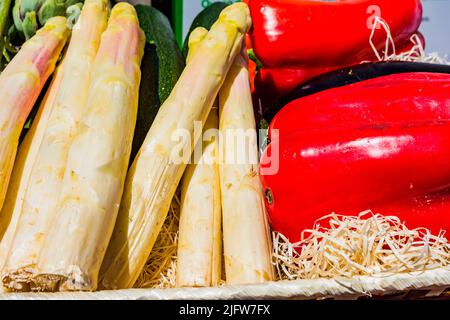White asparagus and red peppers. The region of Tudela, on the banks of the river Ebro, has a prosperous agriculture. Tudela, Navarra, Spain, Europe Stock Photo