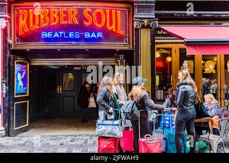 Mathew Street is a street in Liverpool, England, notable as the location of the new Cavern Club, The Beatles having played in the original club on num Stock Photo