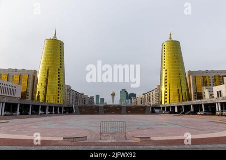 Nur Sultan (Astana), Kazakhstan, 11.11.21. View along Nurzol Boulevard, city center of Nur Sultan, with golden glass towers and Bayterek Tower. Stock Photo