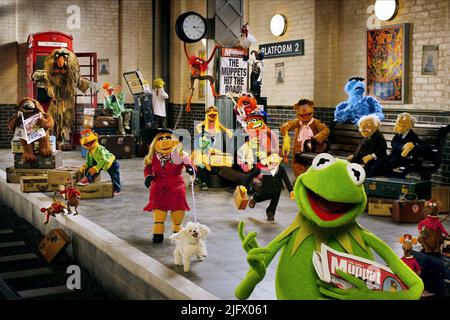 ROWLF,SCOOTER,BEAKER,HONEYDEW,PIGGY,ANIMAL,TEETH,JANICE,PEPPER,ZOOT,WALTER,BEAR,KERMIT,EAGLE,STATLER,WALDORF, MUPPETS MOST WANTED, 2014 Stock Photo