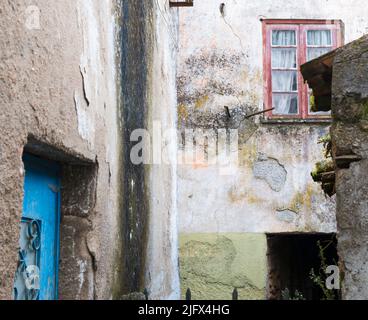 Moss covered wall and courtyard of an old house in a village (Sao Paio) in Serra da Estrela, Portugal.all and court Stock Photo