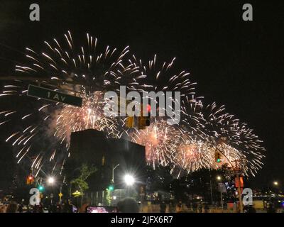 New York, NY, USA. 05/07/2022, Macy's Stages Its 46th Annual Fourth of July Fireworks Spectacular over New York's East River, detonating nearly 50,000 airborne pyrotechnics shells at an estimated cost of $8-10M. 1st Ave & 42nd St, New York, NY, USA. Credit: ©Julia Mineeva/EGBN TV News/Alamy Live News Stock Photo