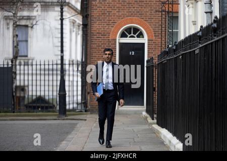 (220705) -- LONDON, July 5, 2022 (Xinhua) -- File photo taken on March 23, 2022 shows British Chancellor of the Exchequer Rishi Sunak leaving Downing Street in London, Britain. British Health Secretary Sajid Javid and Chancellor of the Exchequer Rishi Sunak resigned on July 5, 2022 in protest against Prime Minister Boris Johnson's leadership as a barrage of scandals left the Conservative government reeling. (Simon Dawson/No 10 Downing Street/Handout via Xinhua) Stock Photo