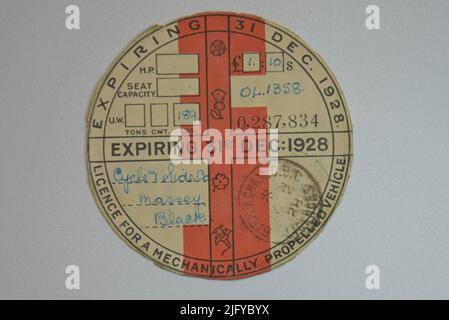 Vintage car tax disc road fund licence from 1928 Stock Photo