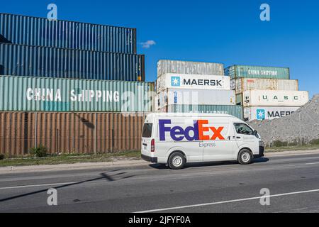 A Fedex intermodal shipping container on the BNSF railway along their ...