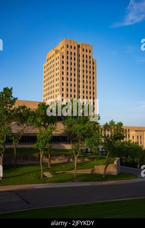 The North Dakota State Capitol, pictured here from the Capitol Grounds Native Prairie at Bismarck, is a 21-story Art Deco tower that is the tallest ha Stock Photo