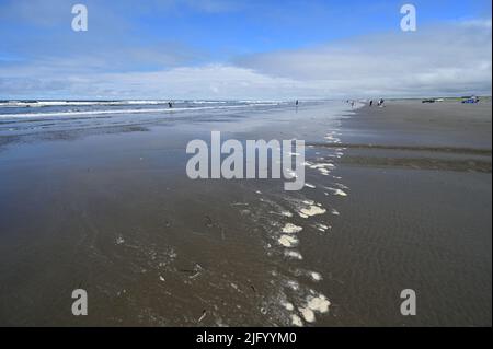 Ocean Shores, Washington, USA-June 29 2022: Cars and tourist at Ocean Shores beach in summertime. Stock Photo