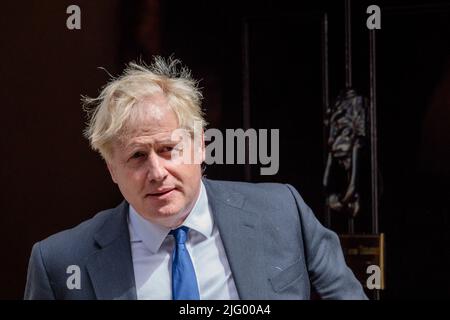Downing Street, London, UK. 6th July 2022. British Prime Minister, Boris Johnson, departs from Number 10 Downing Street to attend weekly Prime Minister's Questions (PMQ) session in the House of Commons following the double resignation of Sajid Javid and Rishi Sunak yesterday and several others today. Amanda Rose/Alamy Live News
