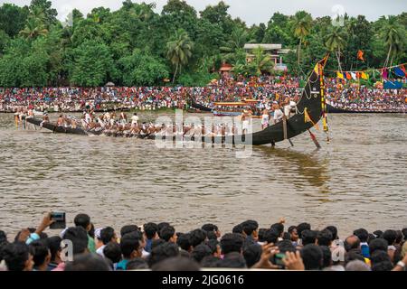 Aranmula ,8 September, 2017: Spectators watching  Annual Snake Boat Race in river Pamba  on the occasion of Onam Festival at Aranmula, Kerala Stock Photo