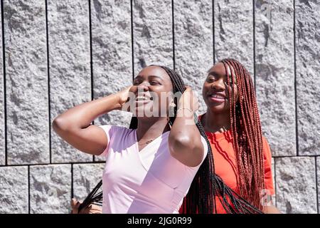 Two girl friends with zizi cornrows dreadlocks Stock Photo