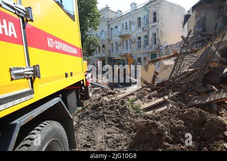 Kharkiv, Ukraine. 06th July, 2022. Kharkiv, Ukraine - July 6, 2022 - An administrative building ruined by a Russian missile attack is pictured in central Kharkiv, northeastern Ukraine. This photo cannot be distributed in the Russian Federation. Photo by Vyacheslav Madiyevskyy/Ukrinform/ABACAPRESS.COM Credit: Abaca Press/Alamy Live News Stock Photo